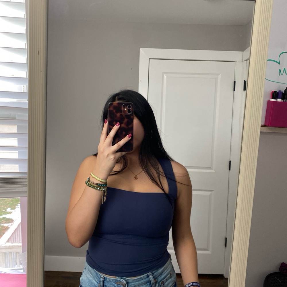 Chic Navy One-Shoulder Camisole